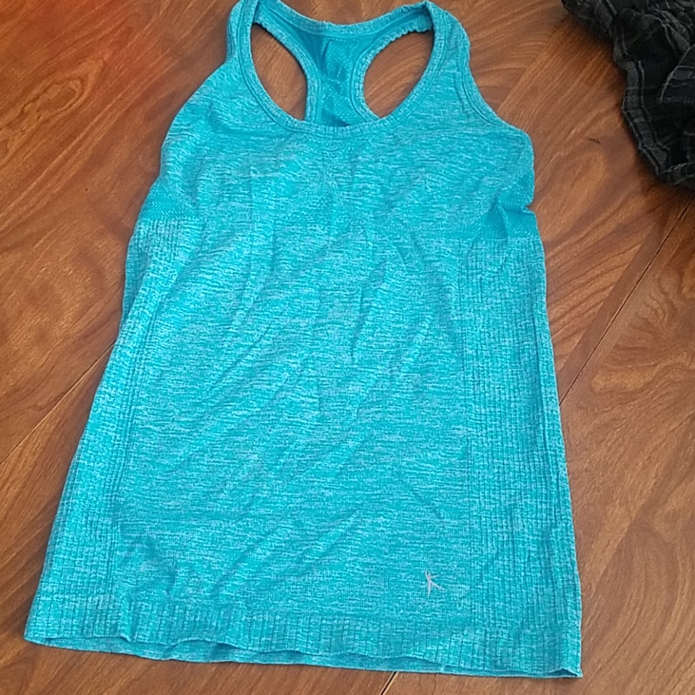 Athletic fitted tank